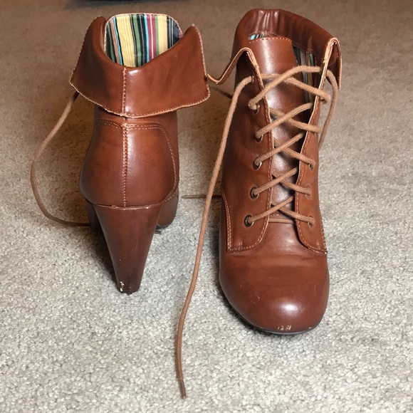 Adorable brown booties - Picture 2 of 4